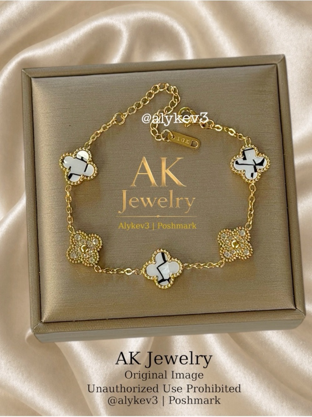 💎18k Ivory White & Black Lines LUXURY QUATREFOIL Clover 5 Motif Bracelet, Pave